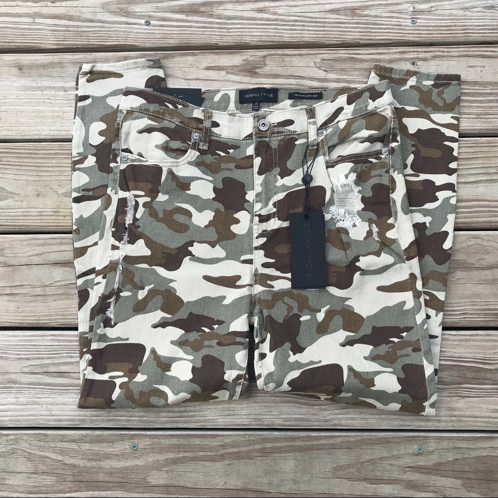 Kendall & Kylie Ulta High Rise Camo Jeans - Picture 2 of 10